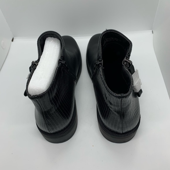 Black ankle boots - wide fit - Picture 2 of 3
